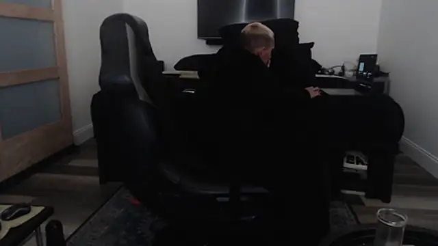 inc25cbxh online show from December 19, 7:54 pm