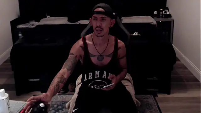 Snapshot of inc25cb@xh chatting on May 18, 10:21 am inc25cbxh online show from May 18, 10:21 am