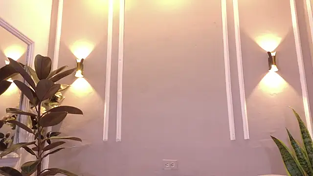 isa kiss online show from March 28, 12:05 pm