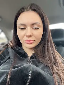 PrincessaHill  online show from April 8, 3:01 pm