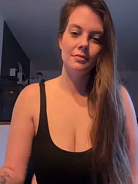 Snapshot of newMichelle chatting on December 4, 7:28 am newMichelle online show from December 4, 7:28 am