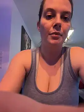 Snapshot of newMichelle chatting on February 26, 7:20 am newMichelle online show from February 26, 7:20 am