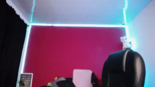 lulubigtitts1 online show from January 3, 8:10 am