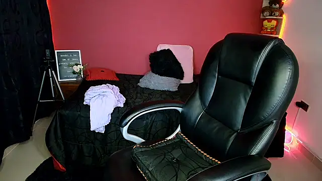 lulubigtitts1 online show from February 27, 4:52 am