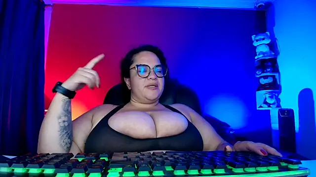 Snapshot of lulubigtitts1 chatting on January 9, 3:31 am lulubigtitts1 online show from January 9, 3:31 am