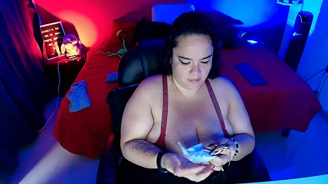 Snapshot of lulubigtitts1 chatting on January 11, 4:23 pm lulubigtitts1 online show from January 11, 4:23 pm