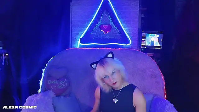 Snapshot of Alexa_Cosmic chatting on December 20, 2:07 am Alexa Cosmic online show from December 20, 2:07 am