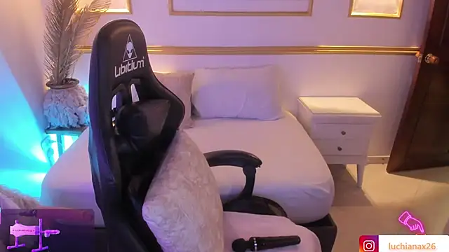 Snapshot of lucy26_ chatting on March 6, 2:30 am lucy26 online show from March 6, 2:30 am