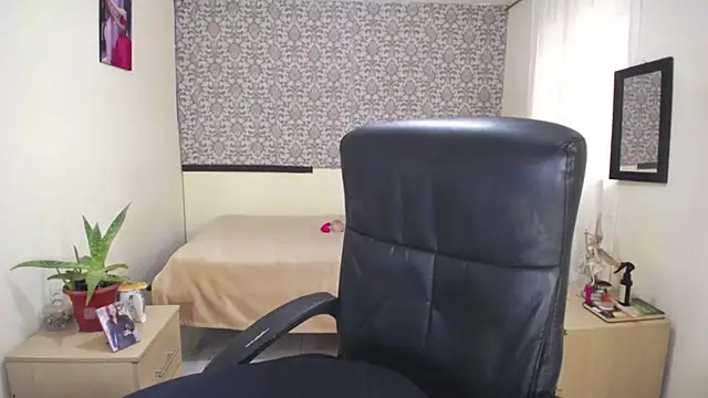 EvaFoxter online show from April 15, 3:52 pm