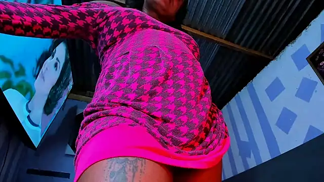 Snapshot of luciana_osorno chatting on February 12, 2:03 am luciana osorno online show from February 12, 2:03 am