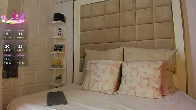 Snapshot of Victoria_adaams chatting on December 19, 1:51 pm Victoria adaams online show from December 19, 1:51 pm