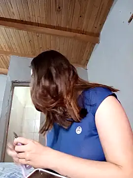 Emmacut online show from April 3, 11:03 pm