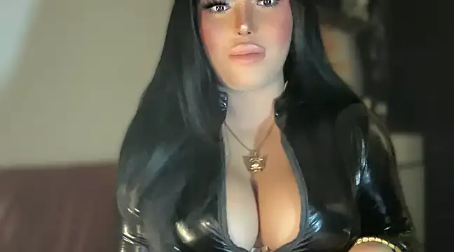 Snapshot of BigDominaMia chatting on February 24, 6:15 pm BigDominaMia online show from February 24, 6:15 pm