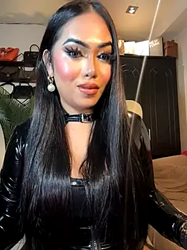 Snapshot of BigDominaMia chatting on November 8, 9:09 am BigDominaMia online show from November 8, 9:09 am