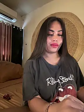 Snapshot of BigDominaMia chatting on May 3, 1:44 am BigDominaMia online show from May 3, 1:44 am