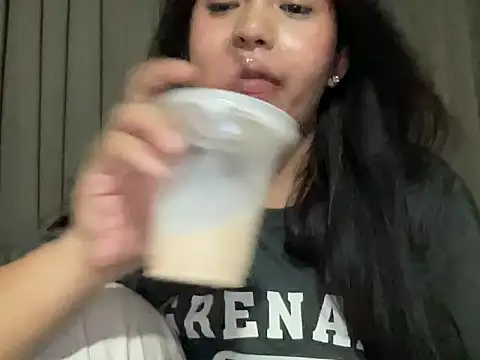Snapshot of BigDominaMia chatting on May 20, 3:29 pm BigDominaMia online show from May 20, 3:29 pm