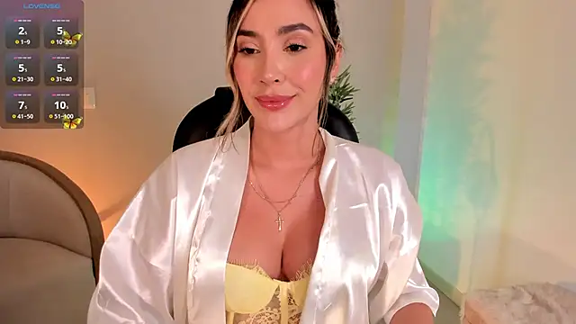 NiaBennet  online show from January 5, 11:41 pm