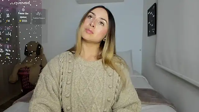 sophi mooreno online show from March 5, 1:01 am