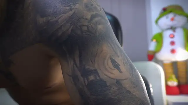 Snapshot of Frank_Farrell chatting on November 19, 10:10 pm Frank Farrell online show from November 19, 10:10 pm