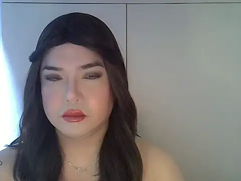 StrawberryWine07 online show from April 18, 12:25 am