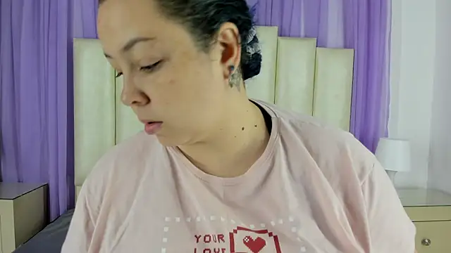 Snapshot of mollieblue69 chatting on December 12, 12:01 pm mollieblue69 online show from December 12, 12:01 pm
