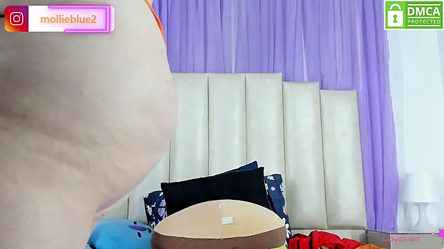 Snapshot of mollieblue69 chatting on January 15, 6:29 pm mollieblue69 online show from January 15, 6:29 pm