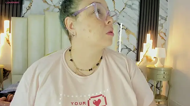 Snapshot of mollieblue69 chatting on September 27, 12:43 pm mollieblue69 online show from September 27, 12:43 pm