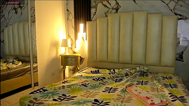 Snapshot of mollieblue69 chatting on December 2, 4:02 pm mollieblue69 online show from December 2, 4:02 pm