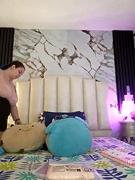 Snapshot of mollieblue69 chatting on December 4, 12:58 pm mollieblue69 online show from December 4, 12:58 pm