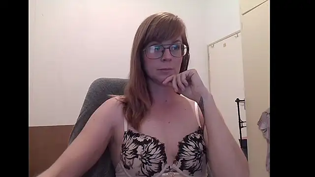 Snapshot of SavannaGirly chatting on June 11, 6:55 am SavannaGirly online show from June 11, 6:55 am