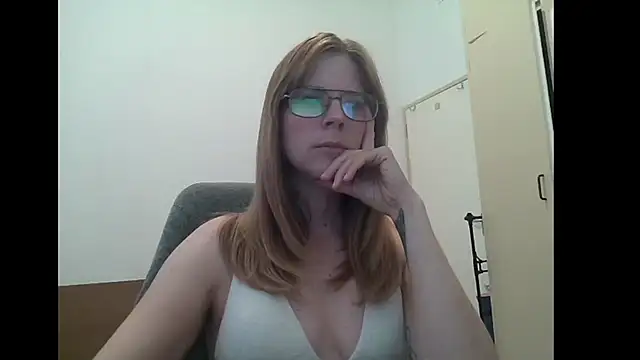 Snapshot of SavannaGirly chatting on July 23, 8:45 am SavannaGirly online show from July 23, 8:45 am
