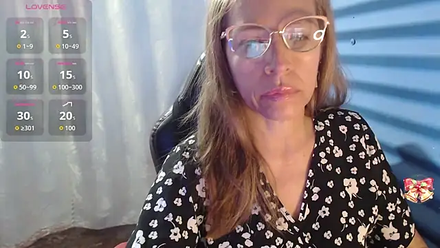 Chayla Ruiz online show from April 12, 12:32 pm