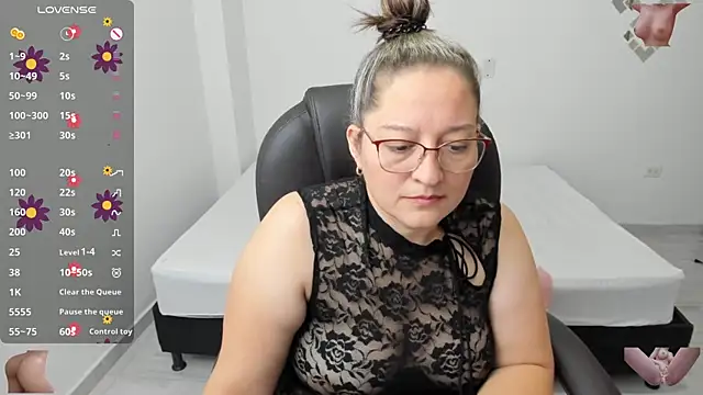 Snapshot of alejandra_milf_ chatting on March 12, 6:00 pm alejandra milf online show from March 12, 6:00 pm