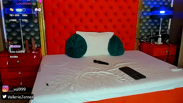 VallerieJones online show from November 4, 12:43 am