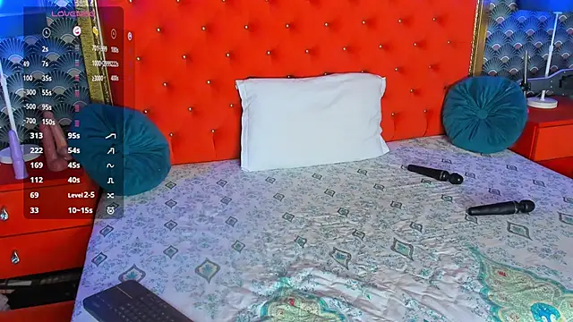 VallerieJones online show from April 9, 9:15 am