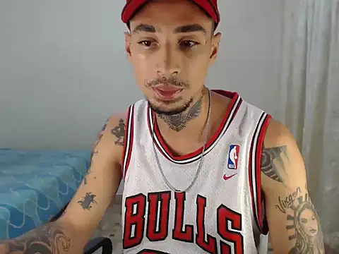 emiliano hottt online show from December 1, 6:02 pm