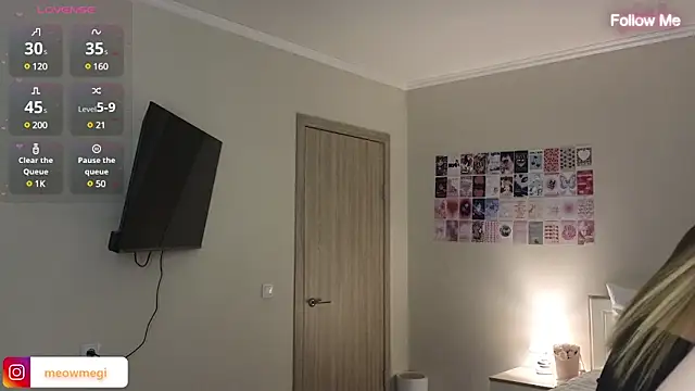 Snapshot of LisaSweetie chatting on February 5, 5:42 pm LisaSweetie online show from February 5, 5:42 pm