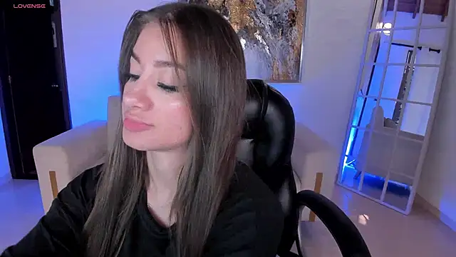 Snapshot of MaryLewis_ chatting on February 26, 11:52 am MaryLewis online show from February 26, 11:52 am