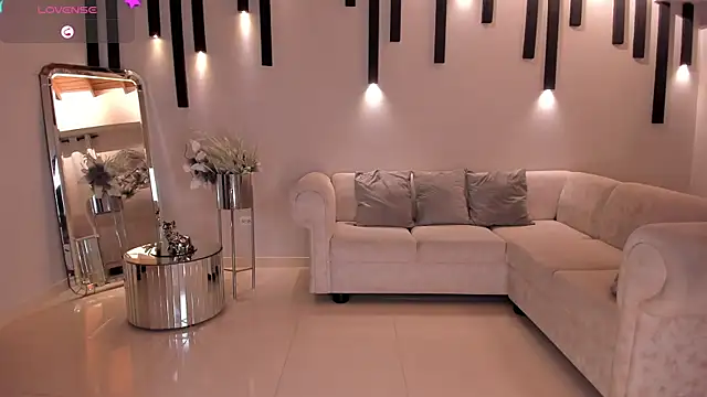 Snapshot of MaryLewis_ chatting on March 16, 12:00 pm MaryLewis online show from March 16, 12:00 pm