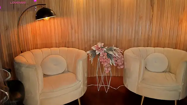 Snapshot of MaryLewis_ chatting on March 17, 11:42 am MaryLewis online show from March 17, 11:42 am