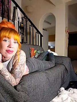 Snapshot of MissMialicious chatting on December 5, 3:39 pm MissMialicious online show from December 5, 3:39 pm