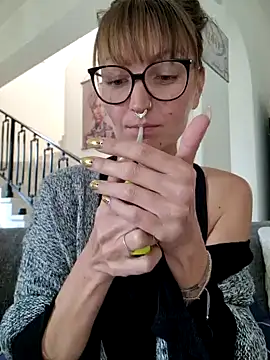 Snapshot of MissMialicious chatting on February 5, 1:44 pm MissMialicious online show from February 5, 1:44 pm