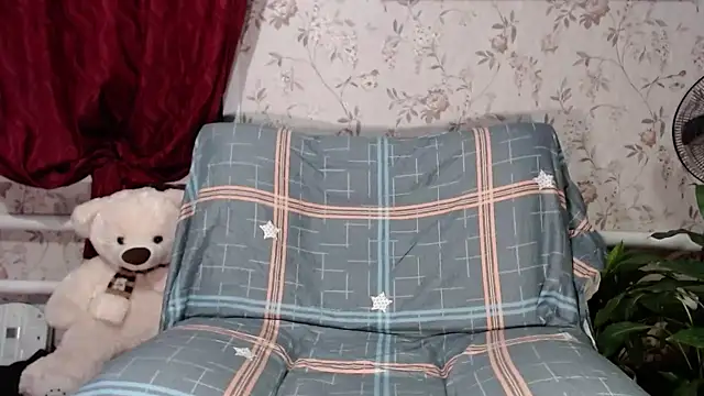 EmilyDoth online show from December 1, 6:19 pm