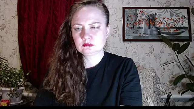 EmilyDoth online show from April 11, 4:44 pm