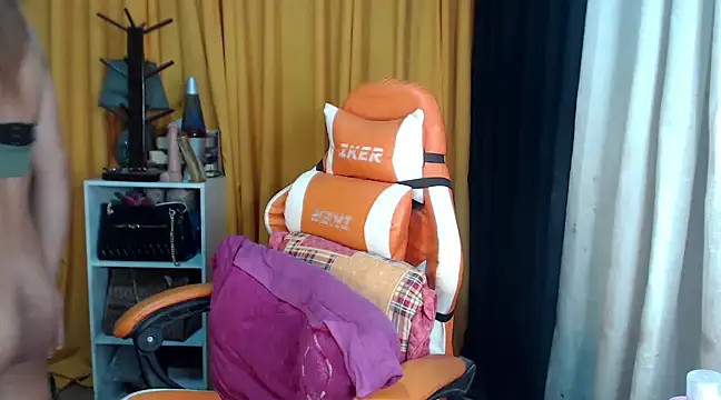 Snapshot of Deliciouscumsxz chatting on December 7, 6:48 pm Deliciouscumsxz online show from December 7, 6:48 pm