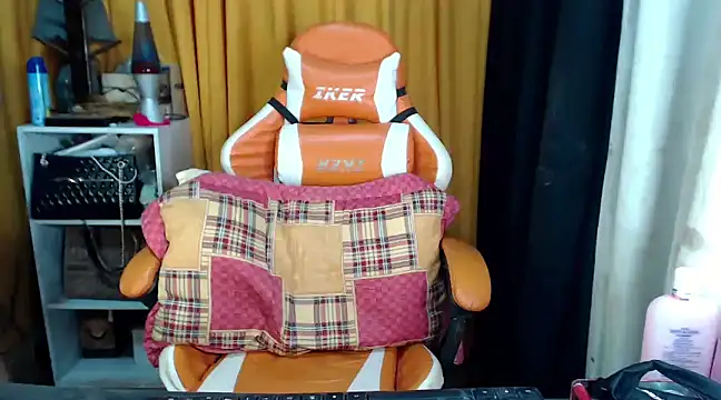 Snapshot of Deliciouscumsxz chatting on March 4, 3:22 am Deliciouscumsxz online show from March 4, 3:22 am