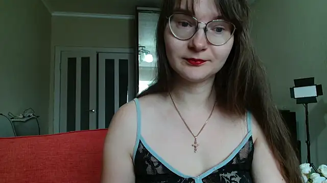 Snapshot of KiraGoldens chatting on May 29, 6:11 am KiraGoldens online show from May 29, 6:11 am