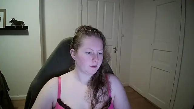 Snapshot of Girlnina-1995 chatting on December 20, 4:04 pm Girlnina-1995 online show from December 20, 4:04 pm