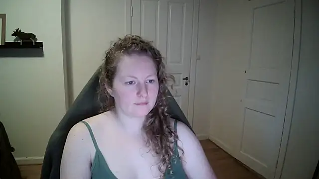 Snapshot of Girlnina-1995 chatting on December 30, 9:05 am Girlnina-1995 online show from December 30, 9:05 am