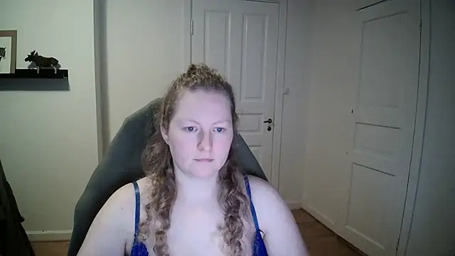 Snapshot of Girlnina-1995 chatting on January 6, 10:57 am Girlnina-1995 online show from January 6, 10:57 am